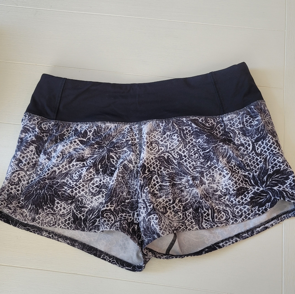 Lululemon Run Times Short II in Serigraph Alpine White Black Multi / Black - Picture 6 of 13